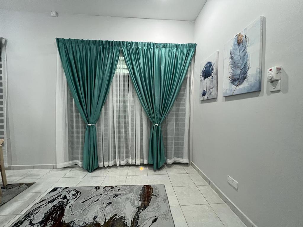 D'Sara Homestay Fully Furnished 3 Bedrooms All Aircond 2 Miles Centre Chukai Ngoại thất bức ảnh