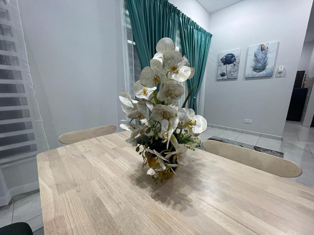 D'Sara Homestay Fully Furnished 3 Bedrooms All Aircond 2 Miles Centre Chukai Ngoại thất bức ảnh