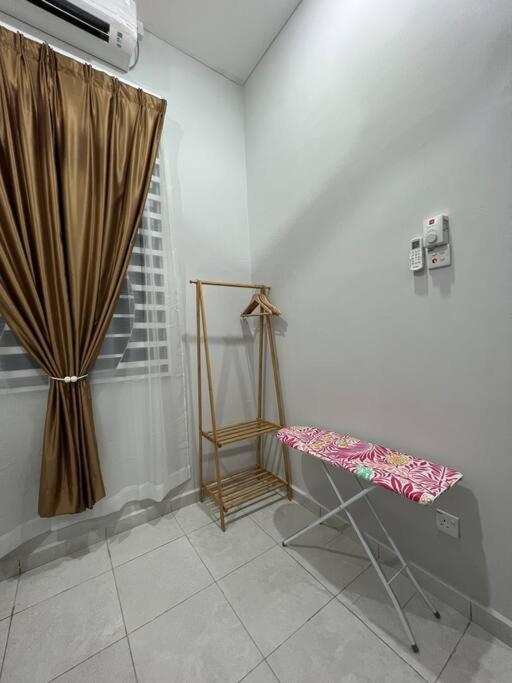 D'Sara Homestay Fully Furnished 3 Bedrooms All Aircond 2 Miles Centre Chukai Ngoại thất bức ảnh