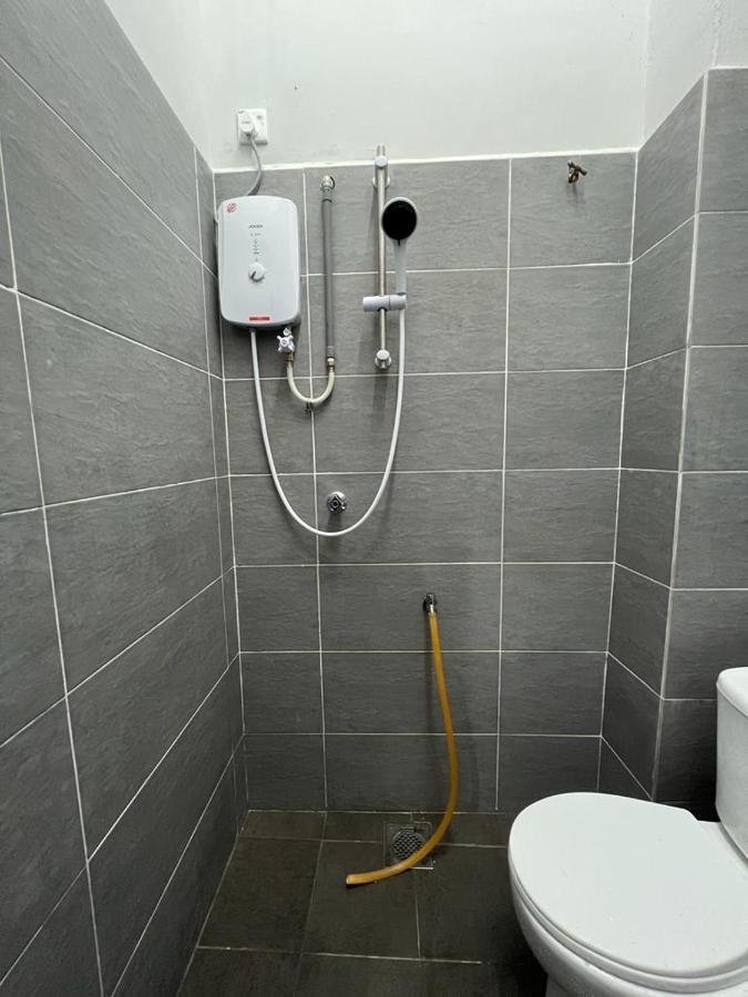 D'Sara Homestay Fully Furnished 3 Bedrooms All Aircond 2 Miles Centre Chukai Ngoại thất bức ảnh