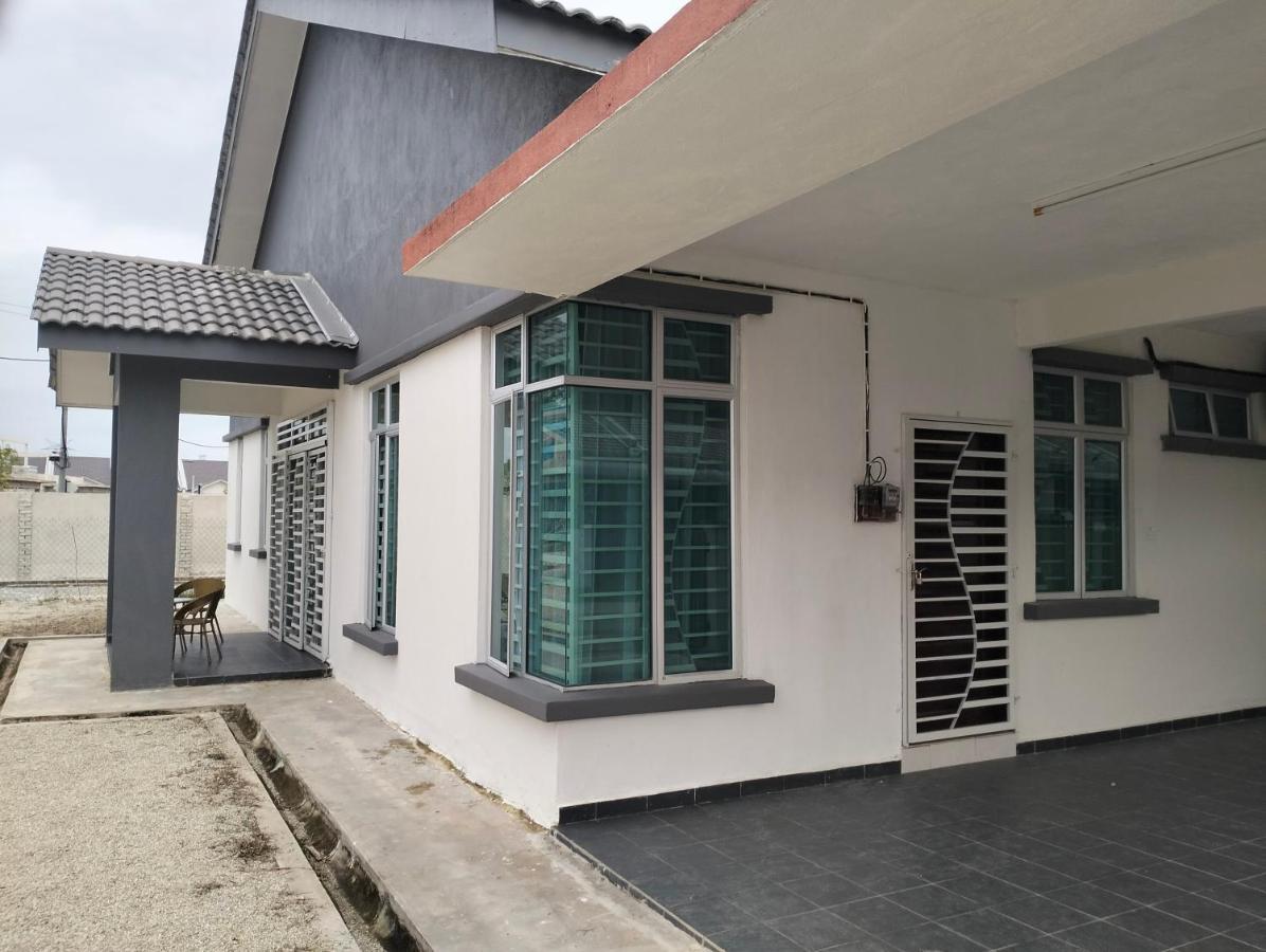 D'Sara Homestay Fully Furnished 3 Bedrooms All Aircond 2 Miles Centre Chukai Ngoại thất bức ảnh