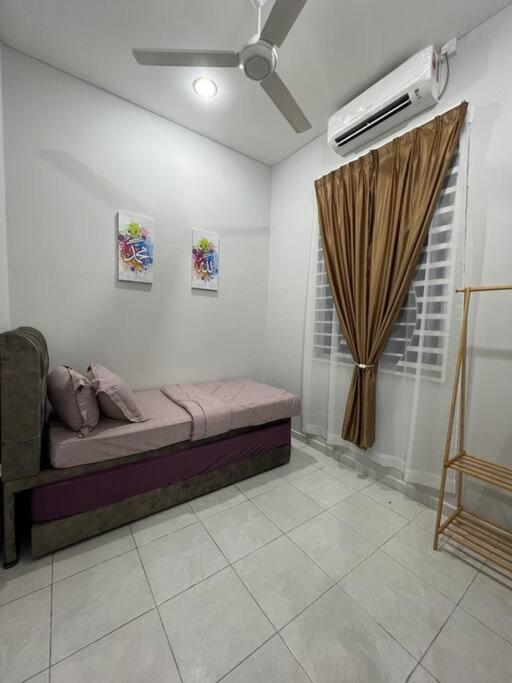 D'Sara Homestay Fully Furnished 3 Bedrooms All Aircond 2 Miles Centre Chukai Ngoại thất bức ảnh