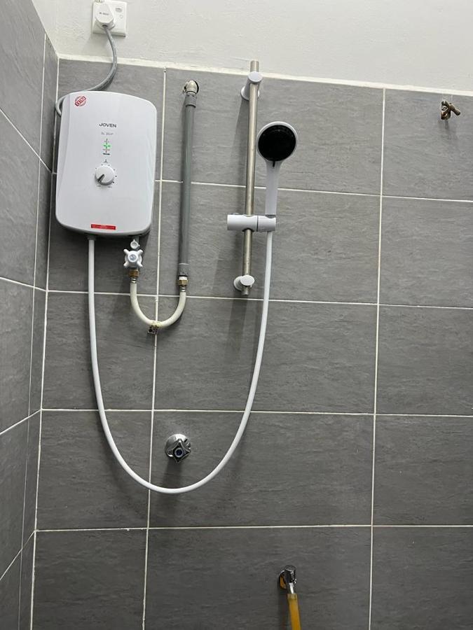 D'Sara Homestay Fully Furnished 3 Bedrooms All Aircond 2 Miles Centre Chukai Ngoại thất bức ảnh
