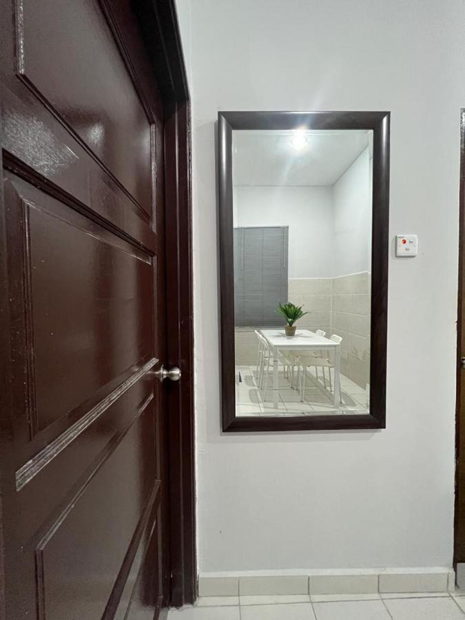 D'Sara Homestay Fully Furnished 3 Bedrooms All Aircond 2 Miles Centre Chukai Ngoại thất bức ảnh