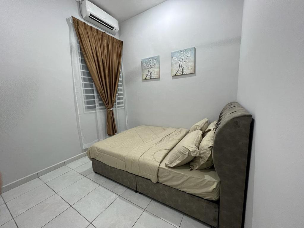 D'Sara Homestay Fully Furnished 3 Bedrooms All Aircond 2 Miles Centre Chukai Ngoại thất bức ảnh