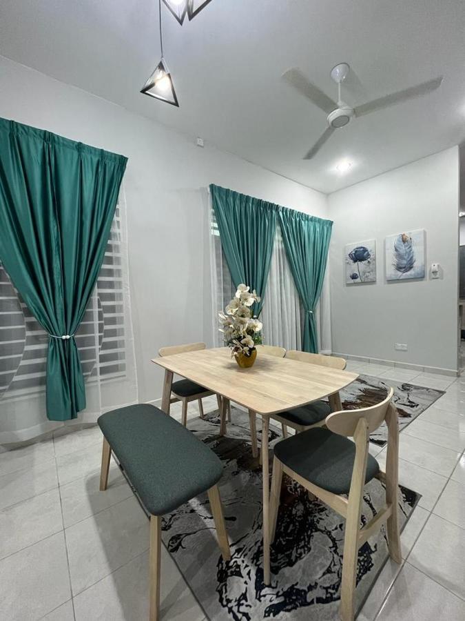 D'Sara Homestay Fully Furnished 3 Bedrooms All Aircond 2 Miles Centre Chukai Ngoại thất bức ảnh