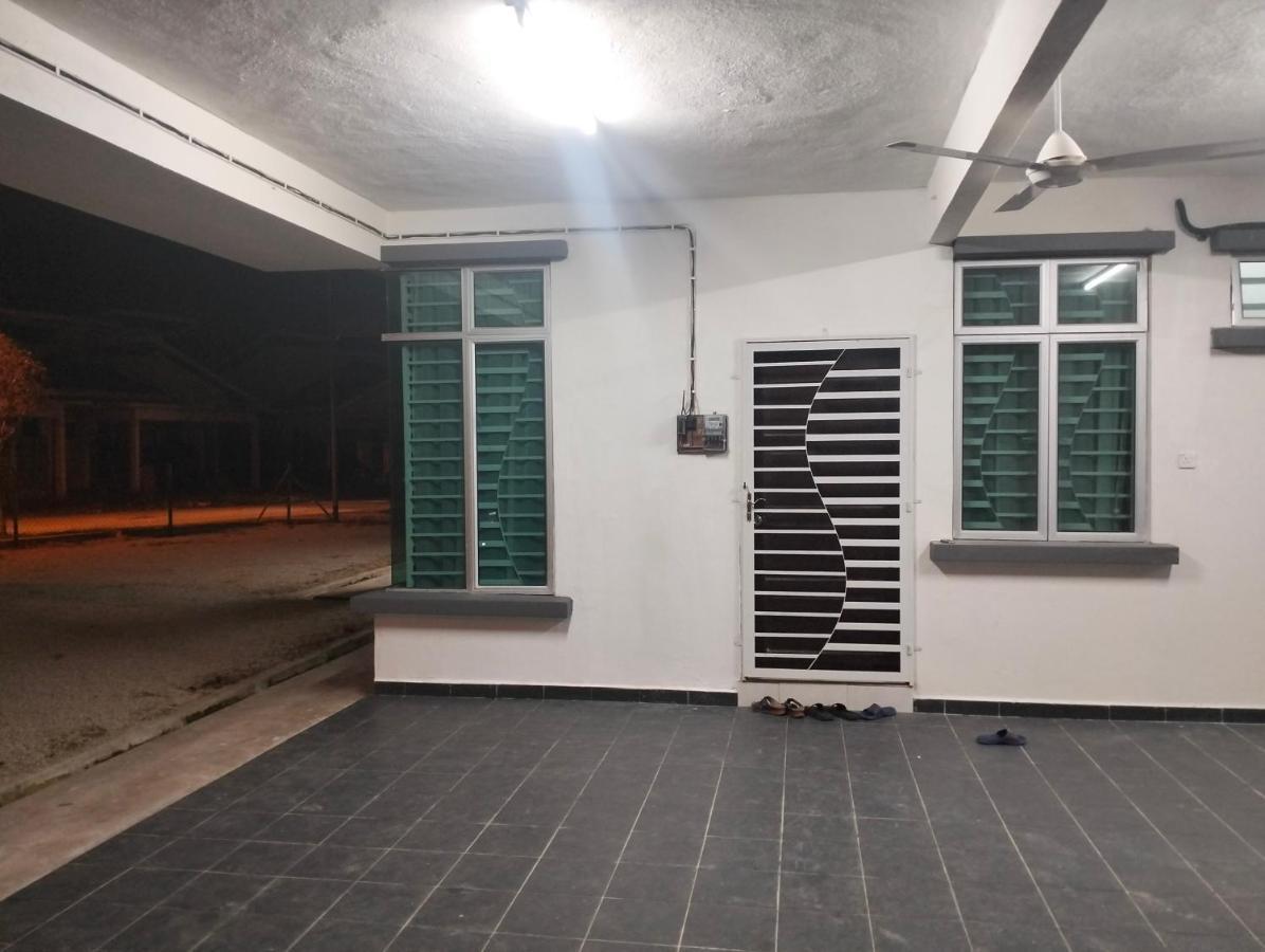 D'Sara Homestay Fully Furnished 3 Bedrooms All Aircond 2 Miles Centre Chukai Ngoại thất bức ảnh