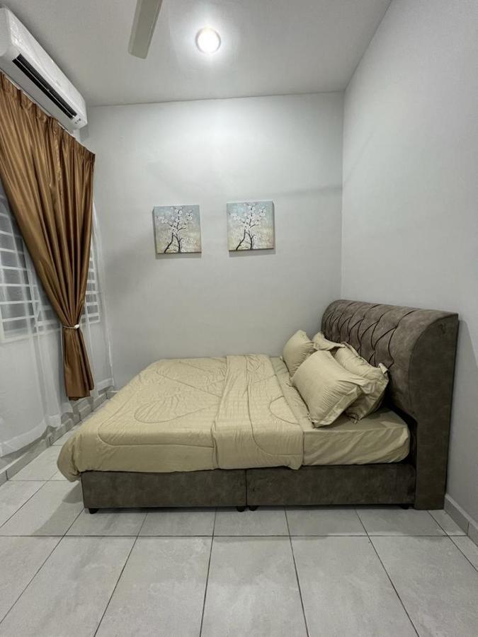 D'Sara Homestay Fully Furnished 3 Bedrooms All Aircond 2 Miles Centre Chukai Ngoại thất bức ảnh