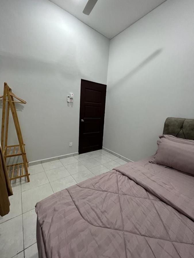 D'Sara Homestay Fully Furnished 3 Bedrooms All Aircond 2 Miles Centre Chukai Ngoại thất bức ảnh