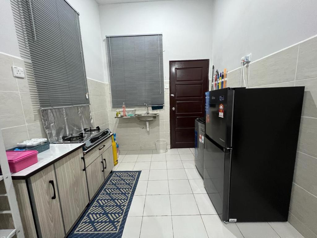 D'Sara Homestay Fully Furnished 3 Bedrooms All Aircond 2 Miles Centre Chukai Ngoại thất bức ảnh