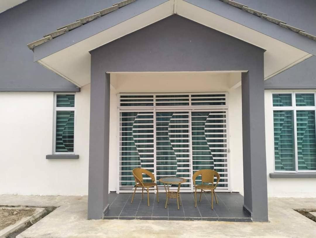 D'Sara Homestay Fully Furnished 3 Bedrooms All Aircond 2 Miles Centre Chukai Ngoại thất bức ảnh
