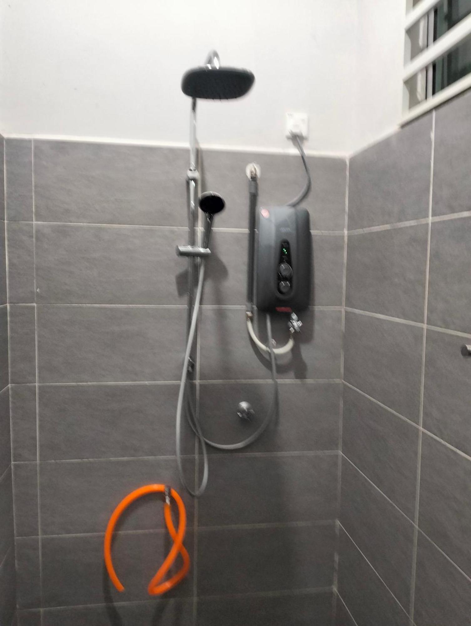 D'Sara Homestay Fully Furnished 3 Bedrooms All Aircond 2 Miles Centre Chukai Ngoại thất bức ảnh