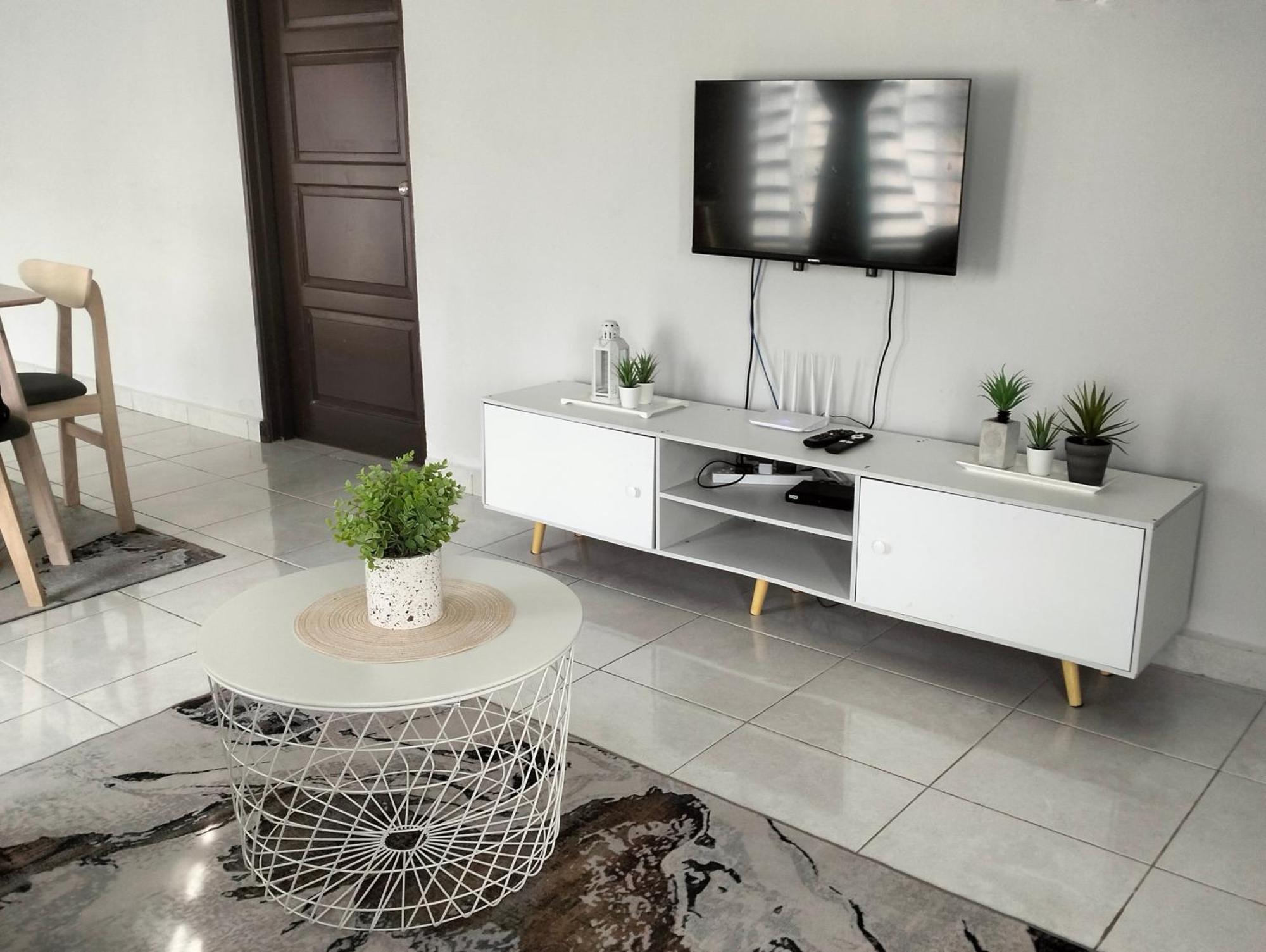 D'Sara Homestay Fully Furnished 3 Bedrooms All Aircond 2 Miles Centre Chukai Ngoại thất bức ảnh